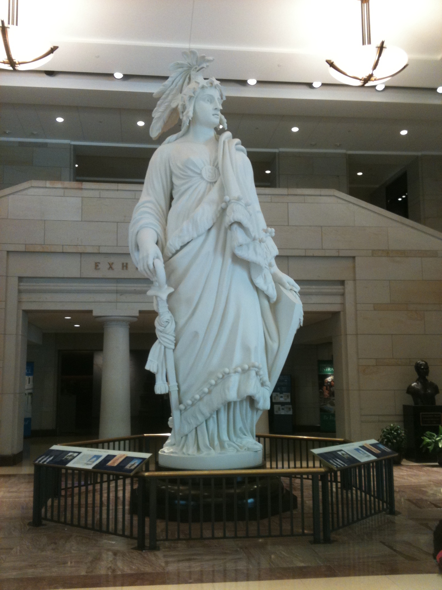 Lady freedom lady liberty. Статуя Богини Геката. Статуя свободы богиня. Кефис статуя. Богиня Капитолия.